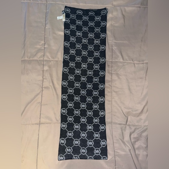 Michael Kors Monogram Black And Grey Scarf - Picture 3 of 8